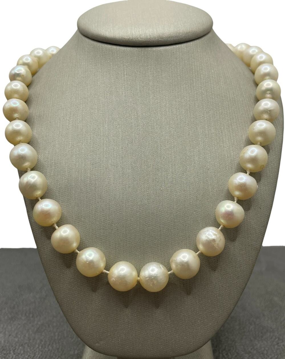 14K White Gold Clasp On Pearl Necklace (25344)